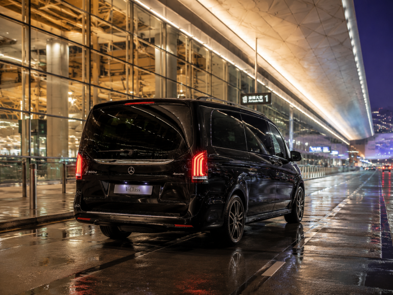Mercedes-Benz V-Class · 香港机场抵达层