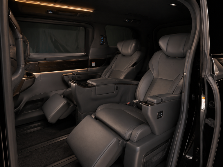 Toyota Vellfire ZG（40 系） · 内饰